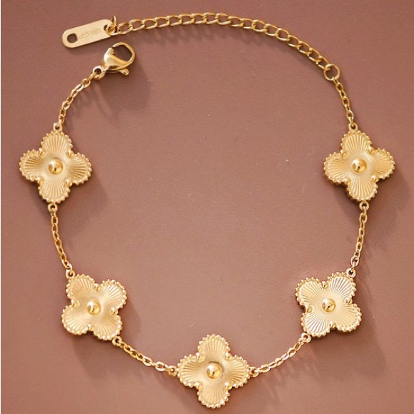 18K Gold Clover Bracelet (7700) - Picture 2 of 6